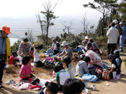 山頂で昼食