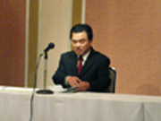 緊張気味の新会長